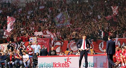 Κατάμεστο το ΣΕΦ!