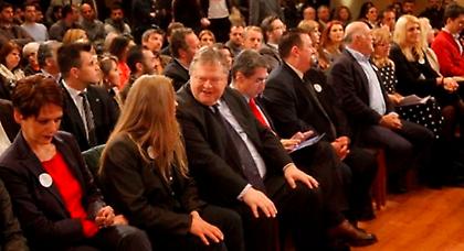 «Ο Βενιζέλος προσπαθεί να κρύψει το ΠΑΣΟΚ πίσω από την Ελιά»