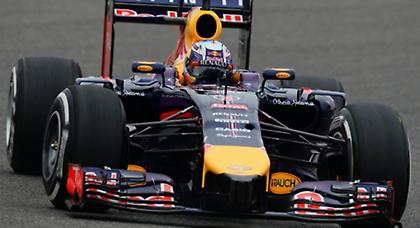 Αποθεώνει Ρικιάρντο, «καλύπτει» Φέτελ ο Χόρνερ