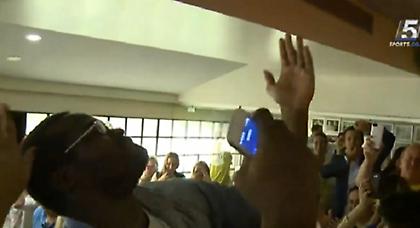 Ο «Σόφο» χορεύει ελληνικά στο πάρτι της Μακάμπι (video)