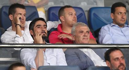 Κλείνει τα «μέτωπα»