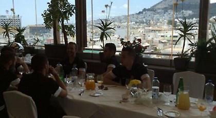 Στιγμές χαλάρωσης για τους παίκτες του ΠΑΟΚ