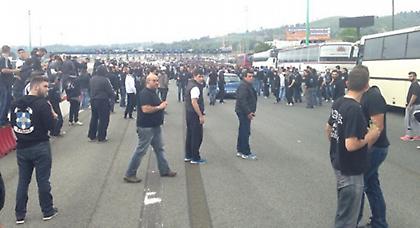 Οι οπαδοί του ΠΑΟΚ στα διόδια Αφιδνών (video)