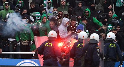 Δέκα τραυματισμοί και 42 συλλήψεις