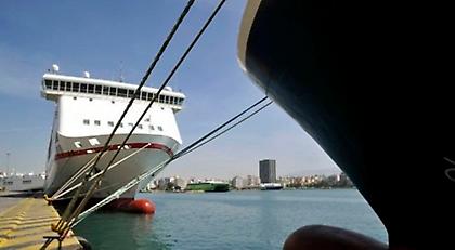 Δεμένα αύριο τα πλοία στα λιμάνια