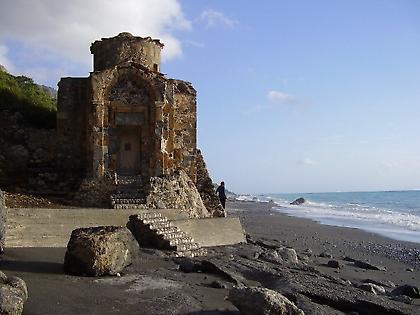 Ζωή αγκαλιά με την πέτρα στο αεροδρόμιο Αθηνών