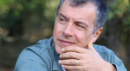 Ο Θεοδωράκης καλεί σε ντιμπέιτ Σαμαρά και Τσίπρα