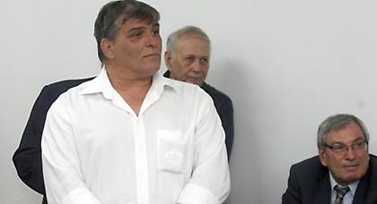 «Κατεβάστε τα παντελόνια, για να φανούν οι ζαρτιέρες»