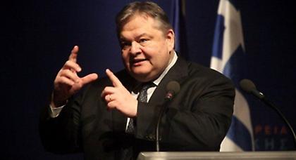 «Το ΠΑΣΟΚ δεν είναι ούτε 'τσόντα' ούτε ουρά»