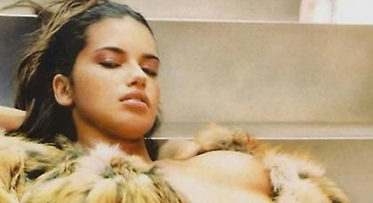 Η σέξι Αντριάνα Λίμα στα καλύτερά της (video – pics)