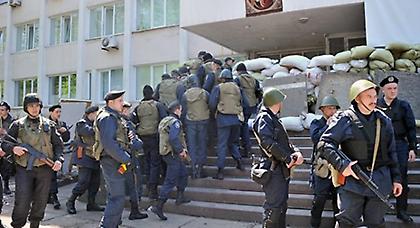 Ουκρανία: Φιλορώσοι ανακατέλαβαν το δημαρχείο Μαριούπολης!