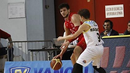 Non stop Αρμάνι με σεφτέ για Αθηναίου