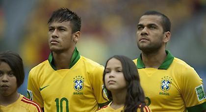 Έτσι υποδέχτηκαν τις κλήσεις Νεϊμάρ και Άλβες (video)