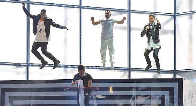 Τους «ξεσηκώσαμε»! (vids)