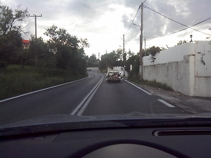 Εκλεβαν σιδηροδρομικές ράγες και πιάστηκαν στο... δρόμο