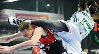 Χτύπημα καράτε στον Σεϊμπούτις (video)