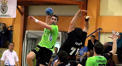 Άνετος και περιμένει…