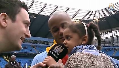 Η μικρή του Κομπανί «κλέβει» (video)