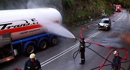 Τροχαίο με βυτιοφόρο μεταφοράς υγραερίου (photos)