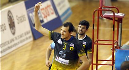 Χάνει Τόρες η ΑΕΚ