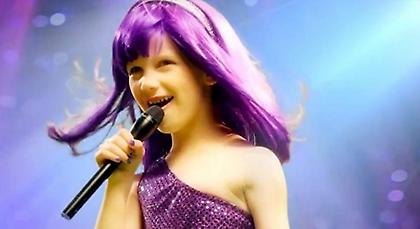 Πεντάχρονη νίκησε τον καρκίνο και έγινε ποπ σταρ! (video)