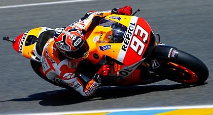 Τους κάνει πλάκα ο μικρός