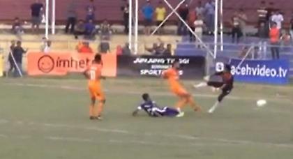 Πέθανε από τάκλιν! (video)