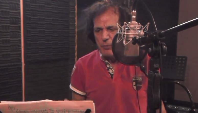 «Χαίρε (υπουργέ)!»: Tο νέο τραγούδι του Βασίλη Παπακωνσταντίνου