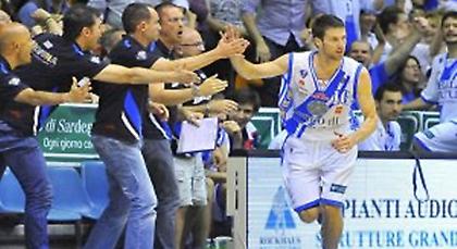 «Σκούπισε» η Σάσαρι, παράταση για Μιλάνο