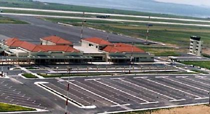 Λήμνος: Έπεσε το στέγαστρο του αεροδρομίου από τον σεισμό – Ένας τραυματίας