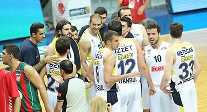 Μια ανάσα από τους τελικούς η Φενέρ του Ομπράντοβιτς