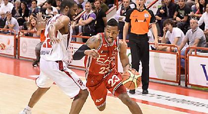 Τα βρήκε σκούρα η Αρμάνι