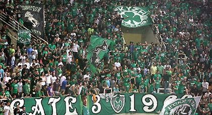 «Ντόπες» της Θύρας 13 για νίκη στο ΣΕΦ