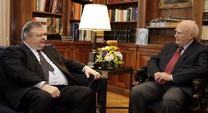 Βενιζέλος σε Παπούλια: Να ενώσουμε το έθνος - Κανείς δεν αντέχει λιτότητα και ανεργία