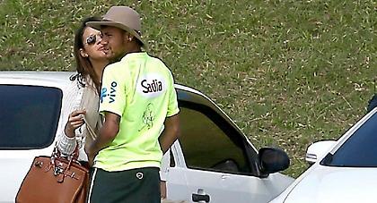 Η επίσημη αγαπημένη και οι Νεϊμαρ-ίτσες (video)