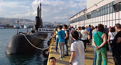 Πρωτοφανείς ουρές για το υποβρύχιο «Παπανικολής»