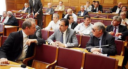 ΑΕΚ… σταθερή στη Βουλή