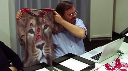 Διαφήμιση-τρολάρισμα από Άγιαξ (video)