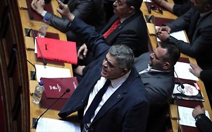 Μιχαλολιάκος: «Είμαι αμετανόητος χρυσαυγίτης, αμετανόητος εθνικιστής»! (video)