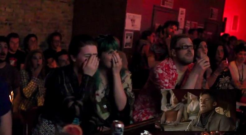 Δείτε ένα γεμάτο μπαρ να αντιδρά στην τελευταία σκηνή του Game of Thrones