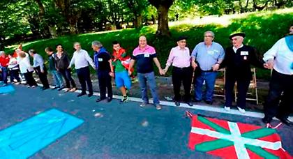 Βάσκοι σχημάτισαν ανθρώπινη αλυσίδα 123 χιλιομέτρων