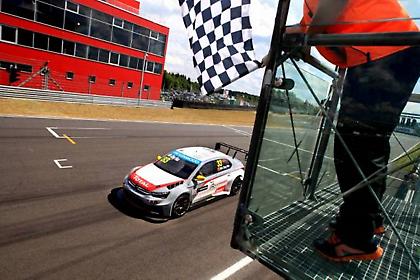 Πρώτος Κινέζος νικητής σε αγώνα WTCC