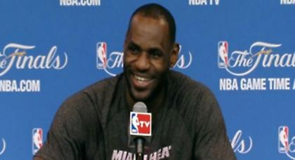 Ο ΛεΜπρόν… έριξε πόρτα στους δημοσιογράφους (video)