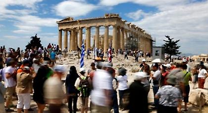 Αθήνα και Σαντορίνη «πρωταθλητές» στις αφίξεις τουριστών τον Μάιο