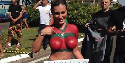 Υποδέχτηκε γυμνή τον Κριστιάνο (pics)