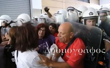 Σε διαθεσιμότητα ο αστυνομικός που χτύπησε καθαρίστρια