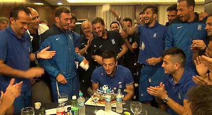 Η ξεχωριστή τούρτα στον Σάμαρη (video)