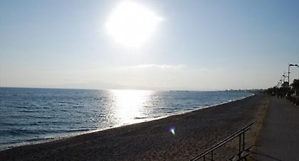 Ζεστό σαββατοκύριακο, με ισχυρές καταιγίδες στα ορεινά