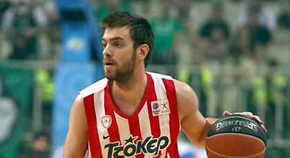 Στο χέρι του ο Μάντζαρης