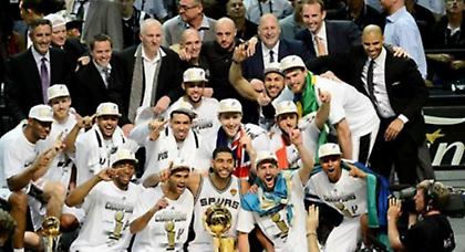 Πανηγύρισε το πρωτάθλημα κι… έφαγε τα μούτρα του